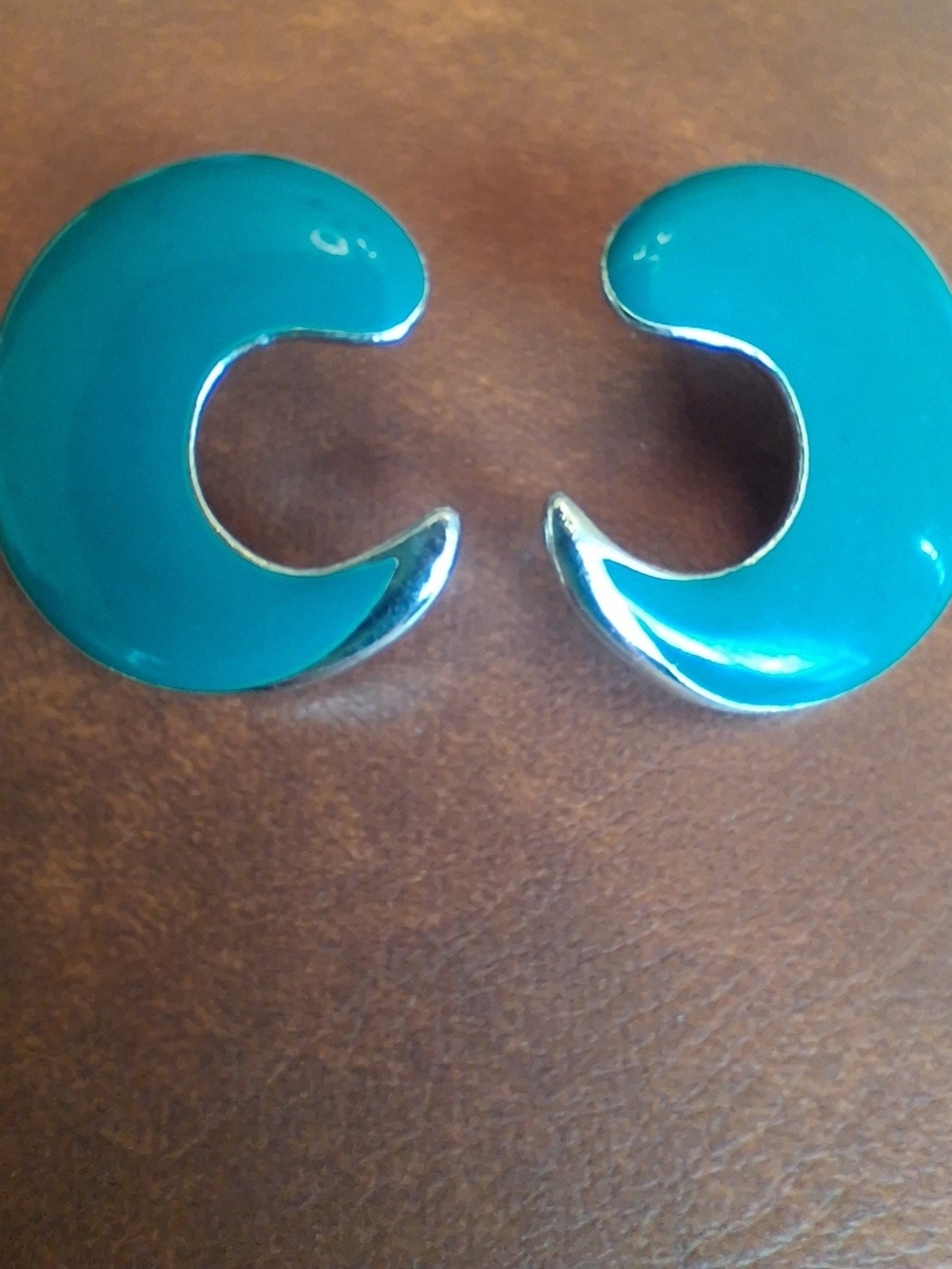 Retro 80's Teal/Aqua Enamel Crescent Pierced Earrings W/Silver Tones